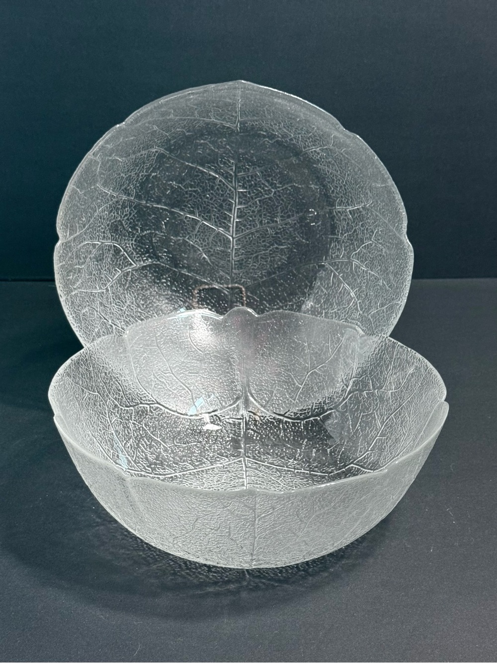 Vintage Arcoroc France Aspen Leaf 9” Clear Textured Glass Serving Bowls Set Of 2